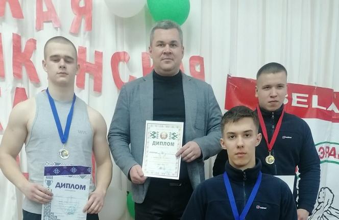 Республиканские соревнования по армрестлингу среди юношей и девушек